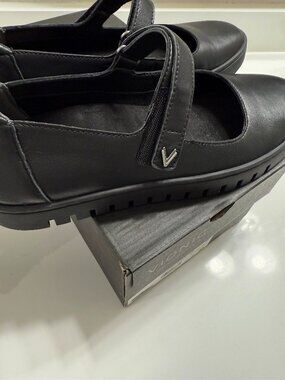 Vionic Uptown Mary Jane Black 7 M
